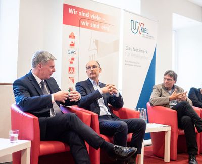 Intensive Diskussion mit Bernd Schauer (Geschäftsführer GEW Landesverband Schleswig-Holstein)
